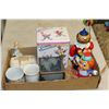 Image 1 : TRAY OF GLASSWARE AND COLLECTABLE CLOWNS