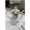 Image 2 : OLD COUNTRY ROSE TEAPOT, HAMMERSLEY TEA CUPS AND SAUCERS