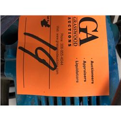1 Makita Electric 1/2" HD Drill