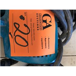 1 Makita Electric 1/2" HD Drill