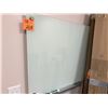 Image 2 : 1 Clear Glass White Board