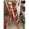 Image 2 : 1 - 3' Aluminum Ladder w/Topper