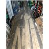 Image 6 : 40 ft High Cube Sea Container, Excellent Wood Floor, Fully Electrified w/5 Fluorescent Light Fixture