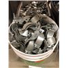 Image 2 : 2 Containers 2 1/2" Clamps