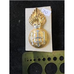 ROYAL HIGHLAND FUSILIERS CAP BADGE WITH WHITE HACKLE