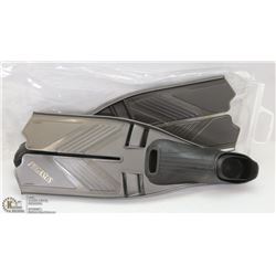 PEGASUS FLIPPERS SIZE SMALL (6-7)