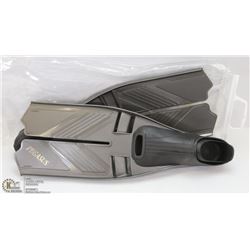 PEGASUS FLIPPERS SIZE SMALL (6-7)