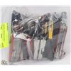 Image 1 : BAG OF ASSORTED POCKET KNIVES