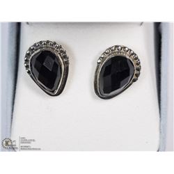 STERLING SILVER ONYX EARRINGS (5.1 GRAMS)
