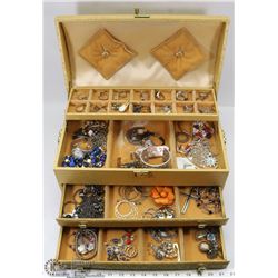 LARGE VINTAGE ESTATE JEWELRY BOX WITH CONTENTS.