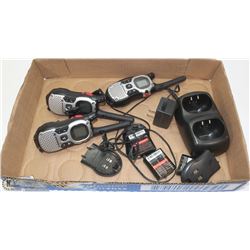 3 MOTOROLA HANDHELD RADIOS WITH 1 CHARGER.