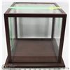 Image 1 : SQUARED GLASS DISPLAY BOX
