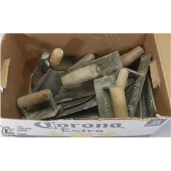 LOT OF ASSORTED CEMENT AND PLASTER TROWELS.