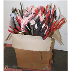 LARGE BOX OF ASSORTED HALLOWEEN TOYS/COSTUME