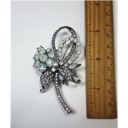 21)  VINTAGE SILVER TONE CLEAR CRYSTAL