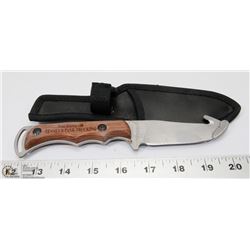 SKINNING KNIFE WITH BELT POUCH