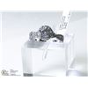 Image 1 : 5) 10KT WHITE GOLD DIAMOND & SIDE DIAMOND RING