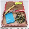 Image 1 : CIGAR BOX FILLED WITH ANTIQUE STRAIGHT BLADE RAZOR