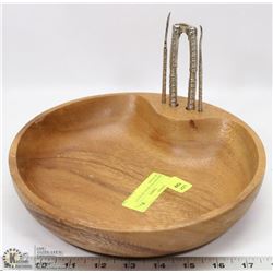 WOODEN NUT BOWL WITH NUT CRACKERS