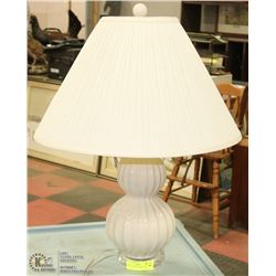TABLE LAMP WITH SHADE 27" TALL