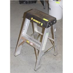FEATHERLITE 2 FT ALUMINUM STEPLADDER