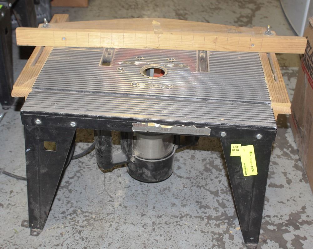 CRAFTSMAN SMALL ROUTER TABLE
