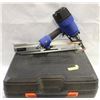 Image 1 : CAMPBELL HAUSFELD FRAMING NAILER IN HARD CASE