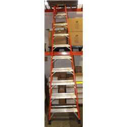 9' FIBREGLASS STEP LADDER