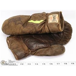 PAIR OF 1950'S SPALDING BOXER GLOVES