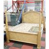 Image 1 : QUEEN SIZE 4 POST BED FRAME