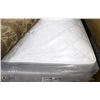 Image 1 : QUEEN SIZE MATTRESS WITH BOX SPRING