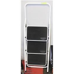 3 STEP COLLAPSIBLE LADDER