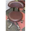 Image 1 : SMALL BROWN HYDRAULIC LIFT PEDICURE CHAIR