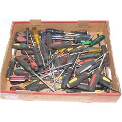 FLAT OF MANY ASSORTED SCREWDRIVERS