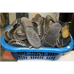 LAUNDRY HAMPER WITH FLIP FLOPS