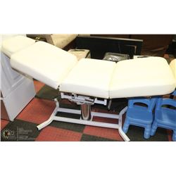 WHITE MULTIFOLD SALON CHAIR