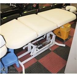 OFFWHITE MULTIFOLD SALON CHAIR