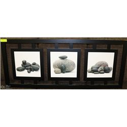 3 PICTURES IN DECORATIVE WALL HANGING OF ARTISTIC