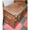 Image 4 : METAL WITH LEATHER  AND RIVETED TRAVELLER TRUNK