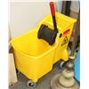 Image 1 : YELLOW RUBBERMAID COMMERCIAL BUCKET
