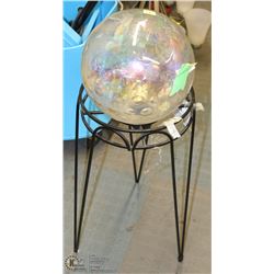 METAL STAND WITH GLASS GLOBE
