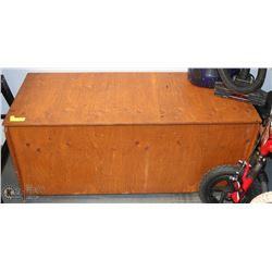 SOLID WOOD DECK STORAGE BOX ON WHEELS,