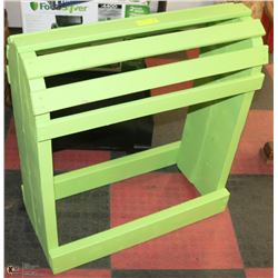 GREEN WOOD SADDLE HOLDER 11X29X33