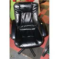 BLACK LEATHERETTE HYDRAULIC LIFT OFFICE CHAIR