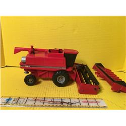 CASE IHC (11" L) 2166 AXLE FLOW COMBINE W/2 HEADERS