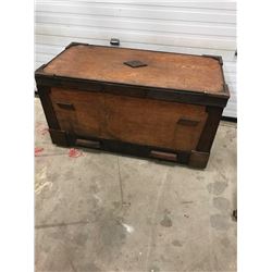 WOODEN TRUNK/HOPE CHEST C/W DRAWER