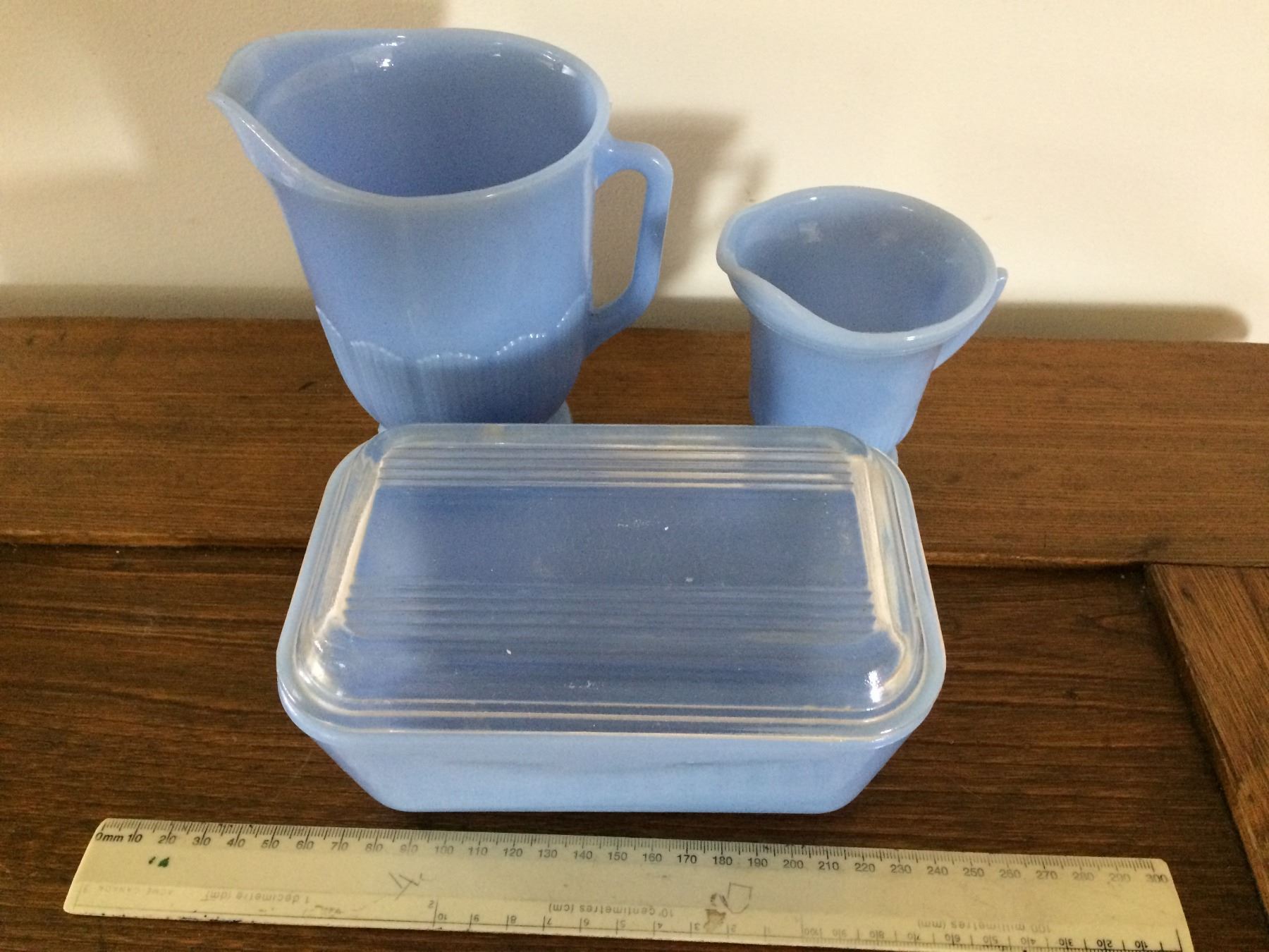 BLUE PYREX REF DISH, PITCHER & CREAMER - Schmalz Auctions