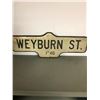 Image 2 : 2 SIDED TIN STREET SIGN, WEYBURN STREET OLD ORIGINAL
