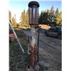 Image 8 : WAYNE VISIBLE GAS PUMP, ORIGINAL, C/W ACRYLIC CYLINDER, SKINS ARE SOLID AND STRAIGHT