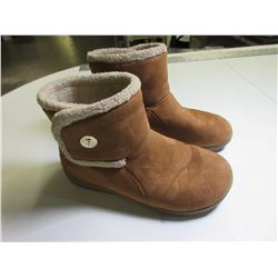 Women's Vivonic Boots size 7